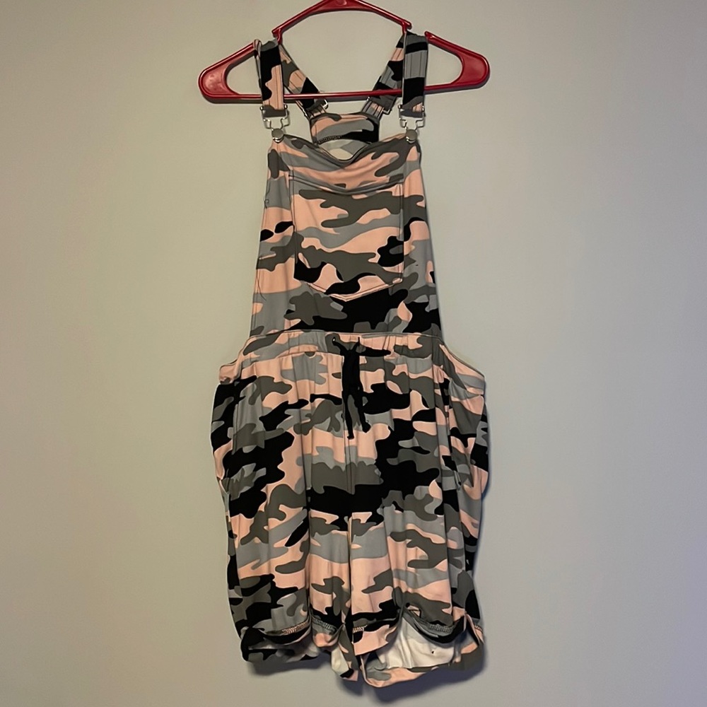 Pretty Camo Pattern Short Overalls